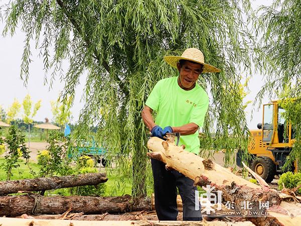 急招公告，诚邀一对夫妻担任小区门卫，月薪6500元