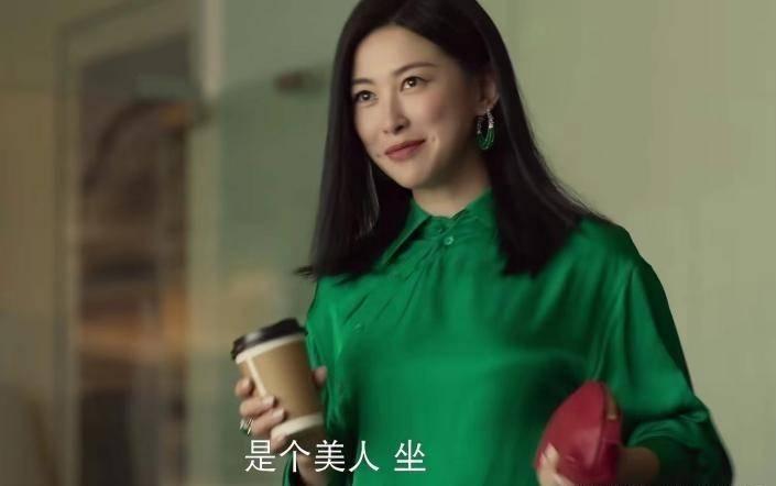 33朵玫瑰，手捧浪漫的视觉盛宴